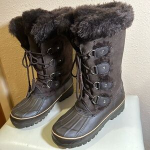 Khombu fur-lined duck boots size 8